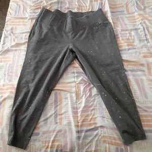 Livi Active Gray with Splatter Paint Design 7/8 Leggings in size 22/24